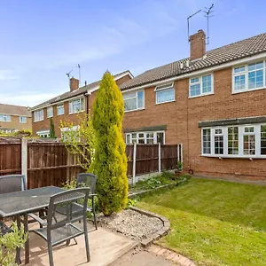 Bright & Spacious With Garden & Parking Villa Nottingham